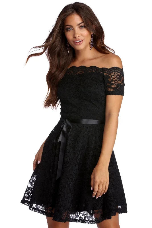 Formal Dress for Black-Tie Optional EventsAbigail Scalloped Lace Formal Dress